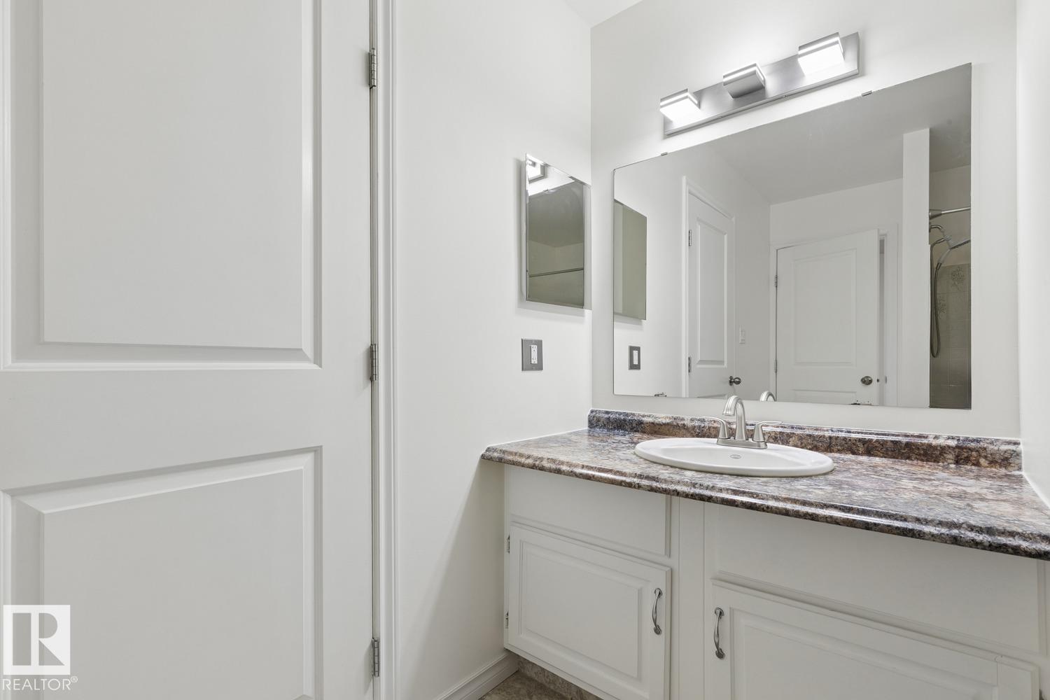 10475 24 Av Nw Property Photo 27