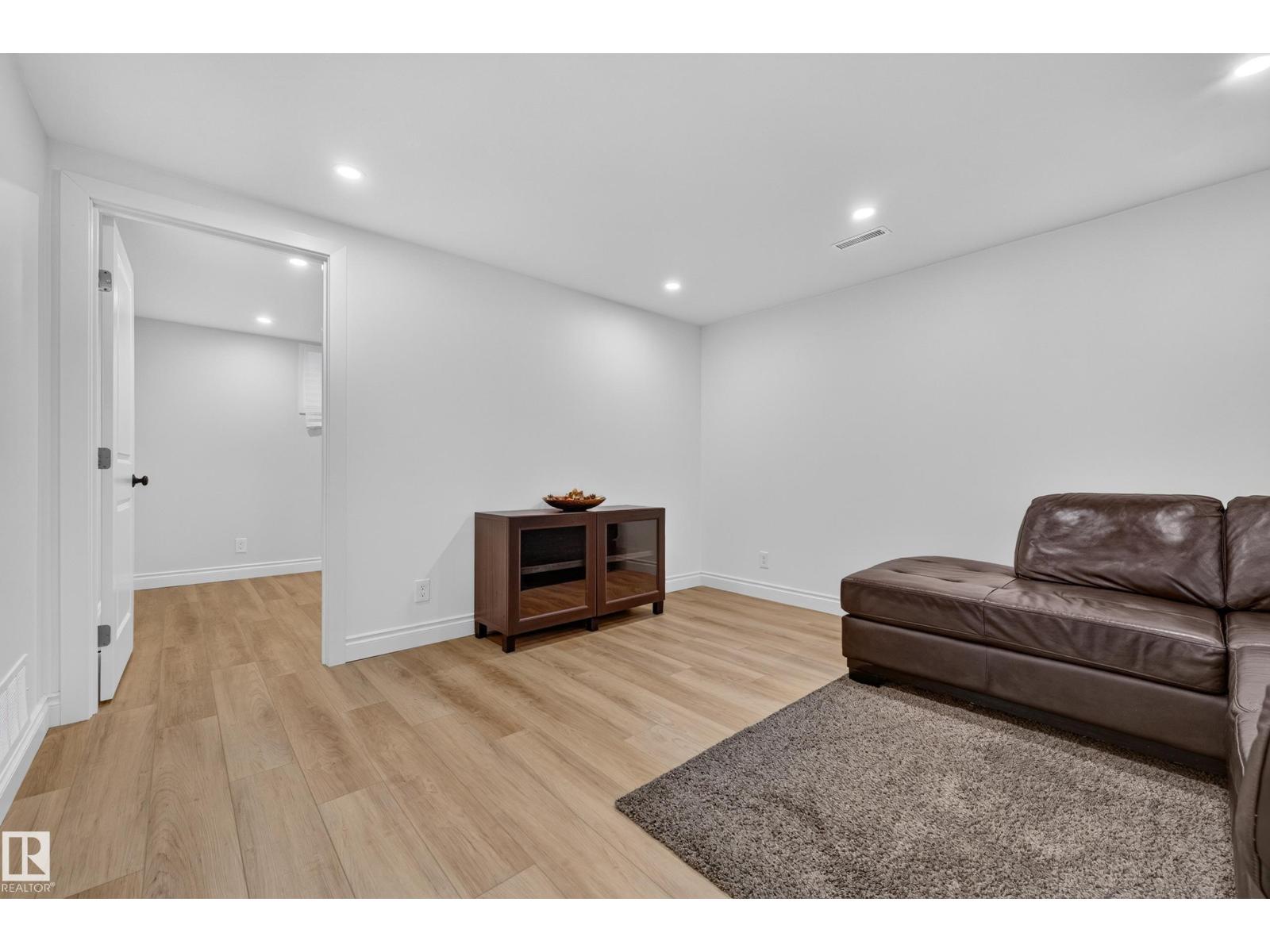 10224 82 St Nw Property Photo 35