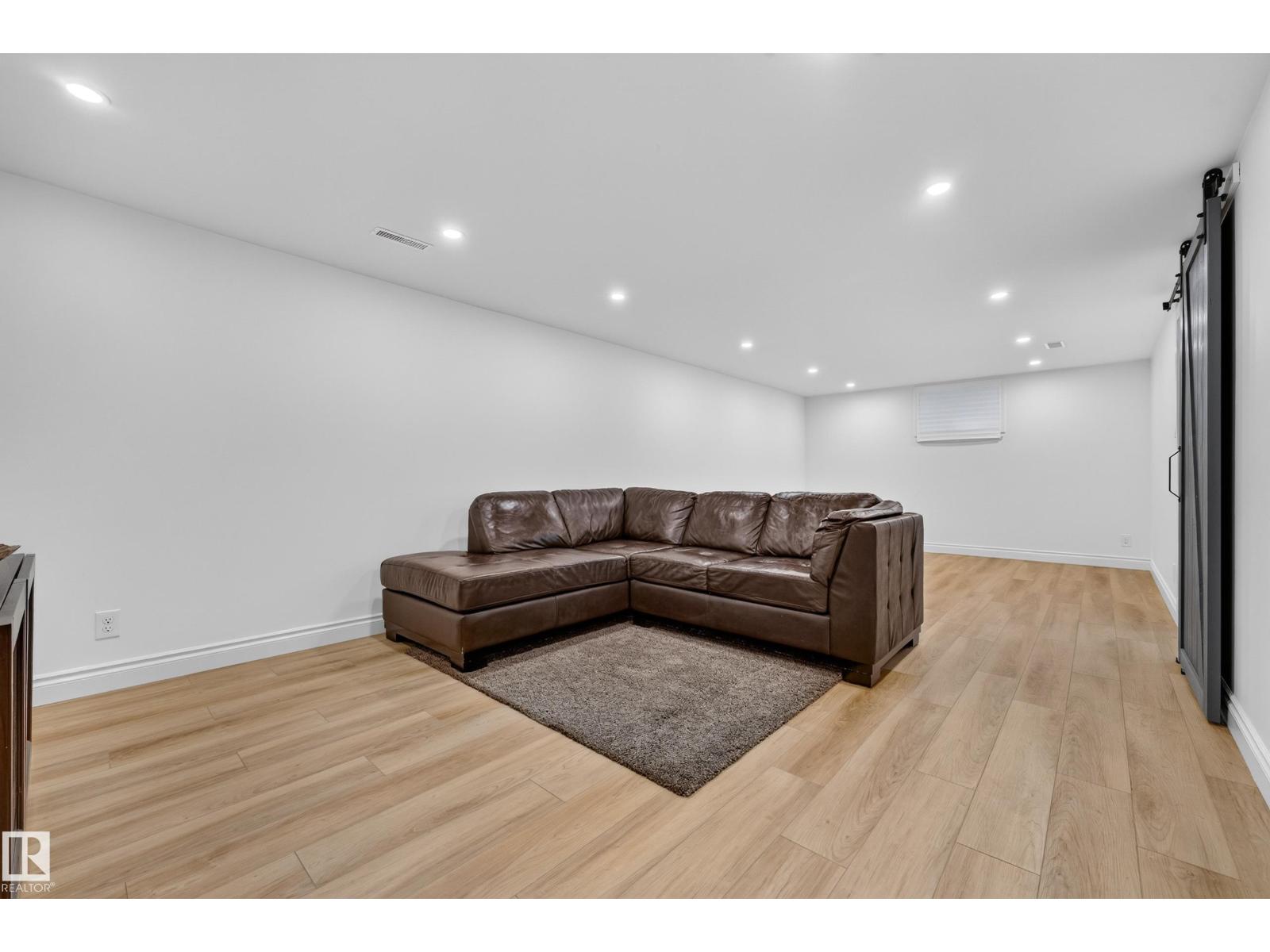 10224 82 St Nw Property Photo 36