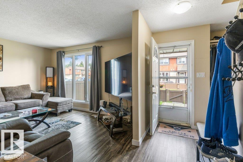 8306 182 St Nw Property Photo 4
