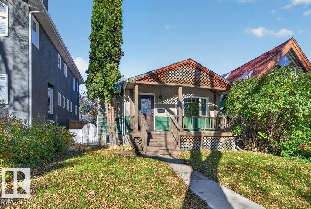 9742 88 Av Nw Property Photo 2