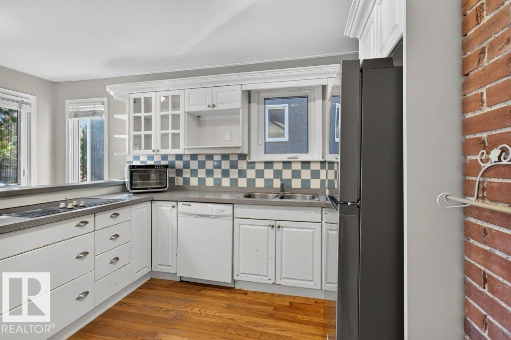 9742 88 Av Nw Property Photo 10