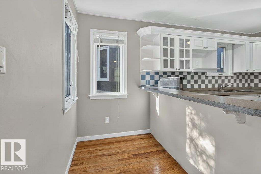 9742 88 Av Nw Property Photo 16
