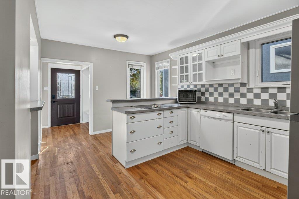 9742 88 Av Nw Property Photo 17