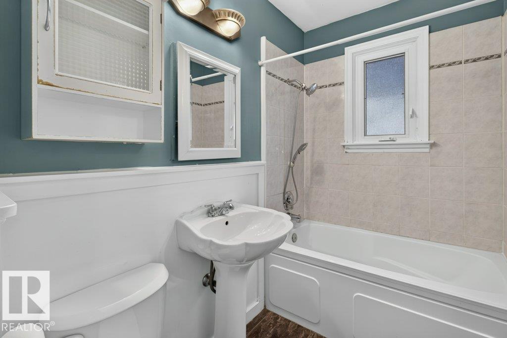 9742 88 Av Nw Property Photo 22