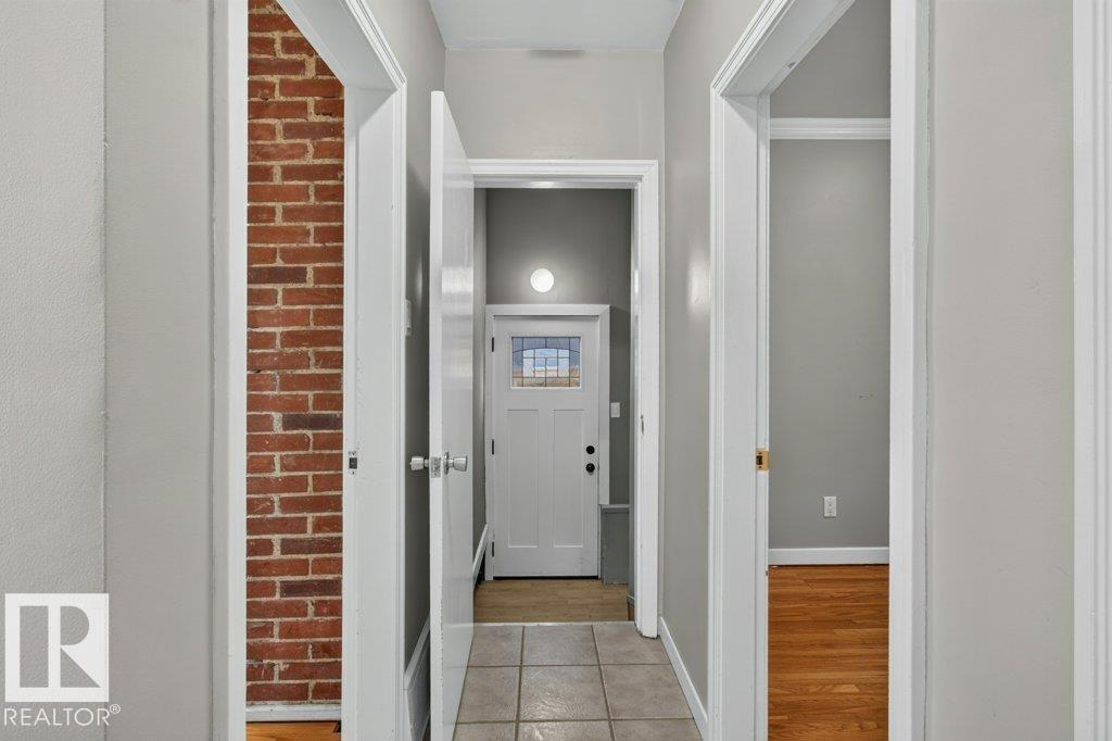 9742 88 Av Nw Property Photo 23