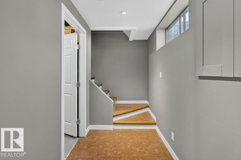 9742 88 Av Nw Property Photo 24