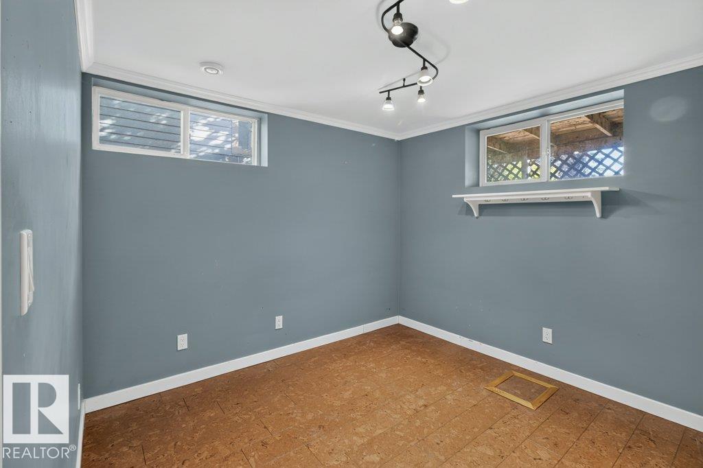 9742 88 Av Nw Property Photo 30