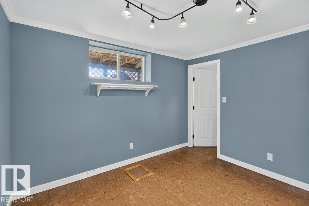 9742 88 Av Nw Property Photo 31