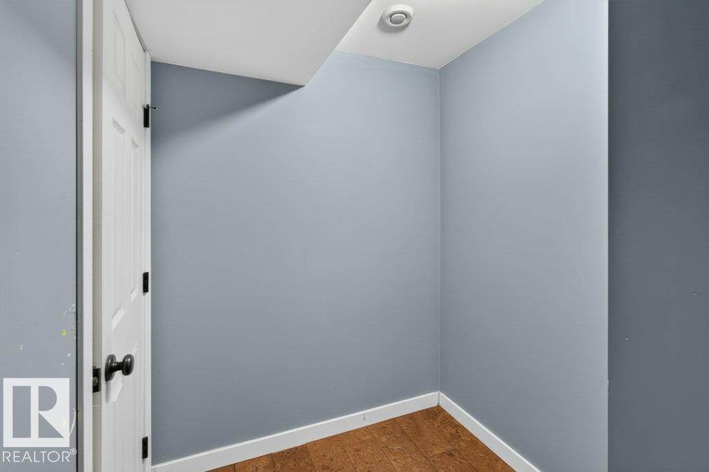 9742 88 Av Nw Property Photo 32