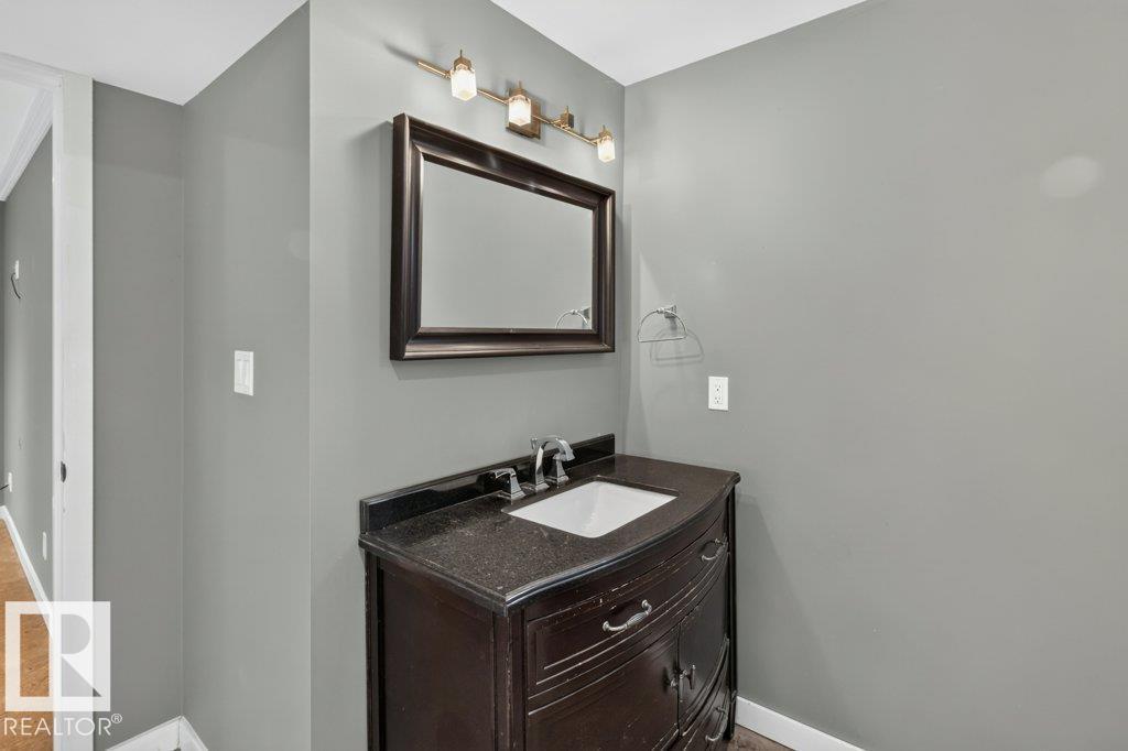 9742 88 Av Nw Property Photo 34