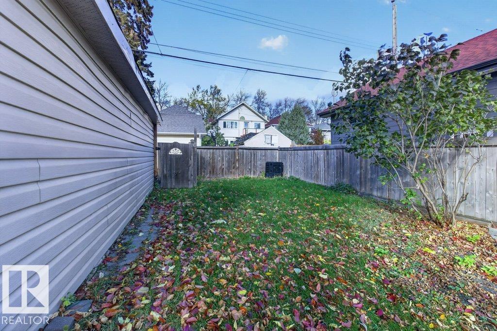 9742 88 Av Nw Property Photo 43