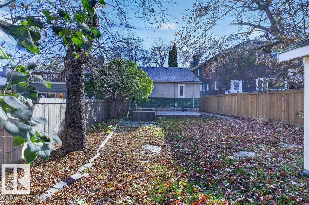 9742 88 Av Nw Property Photo 44