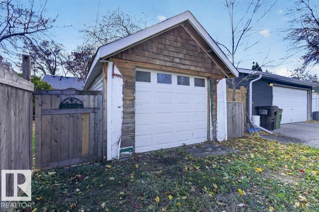 9742 88 Av Nw Property Photo 46