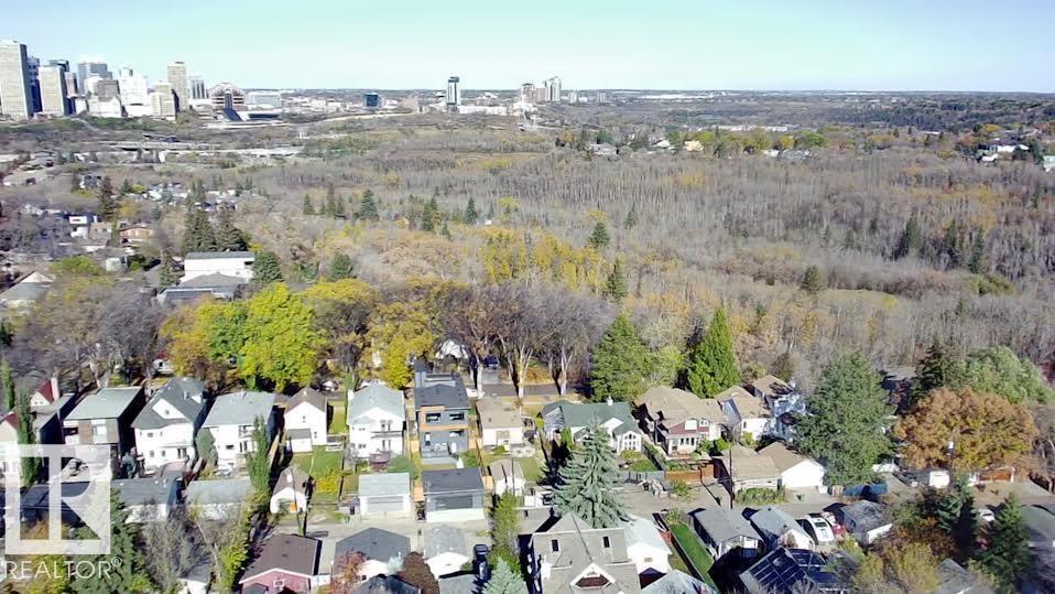 9742 88 Av Nw Property Photo 52