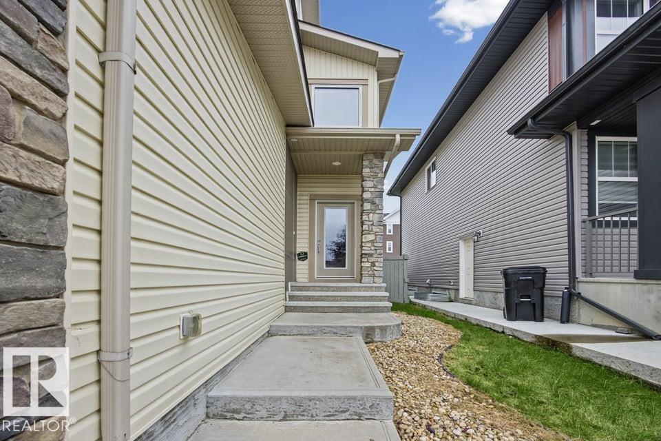 7627 181 Av Nw Property Photo 2