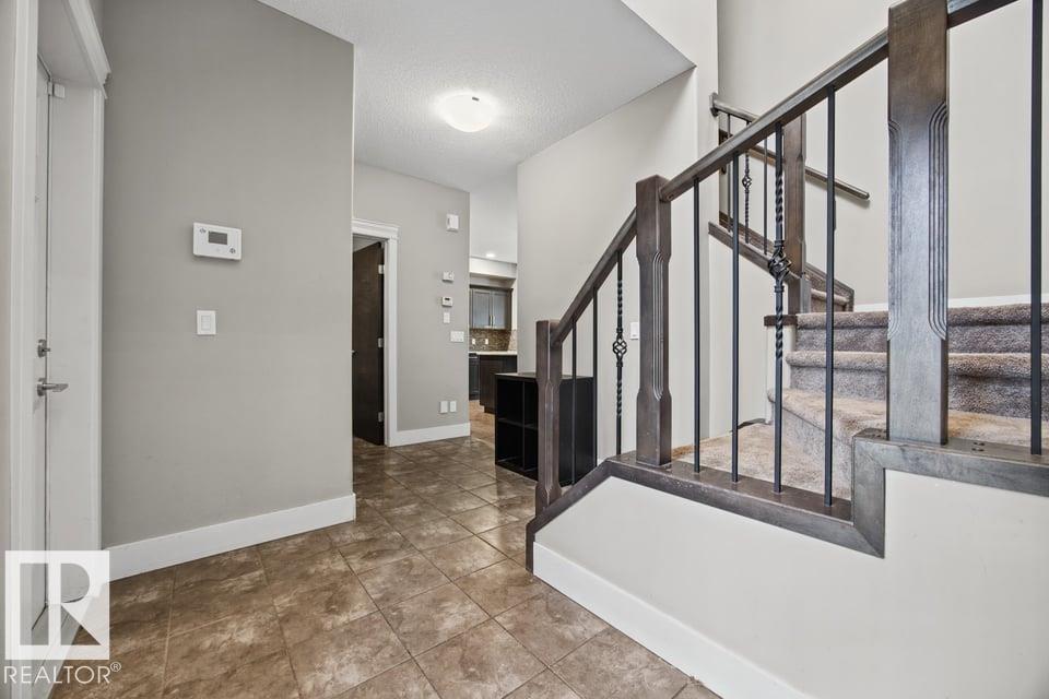 7627 181 Av Nw Property Photo 3