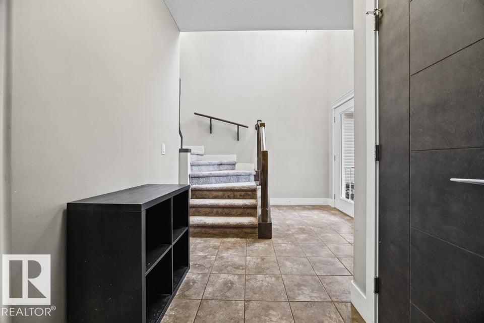 7627 181 Av Nw Property Photo 4