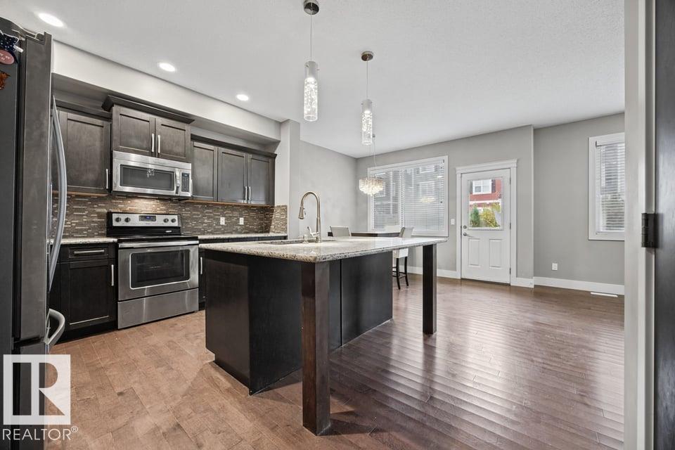 7627 181 Av Nw Property Photo 5