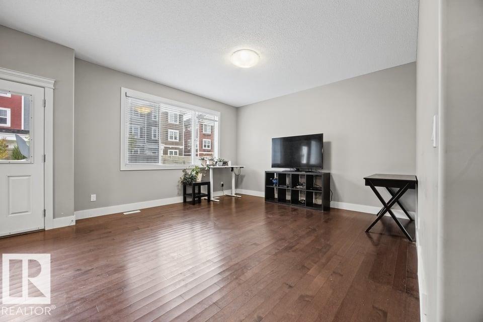 7627 181 Av Nw Property Photo 10