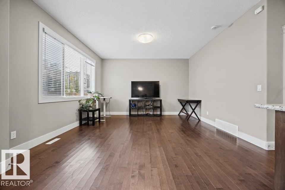 7627 181 Av Nw Property Photo 11