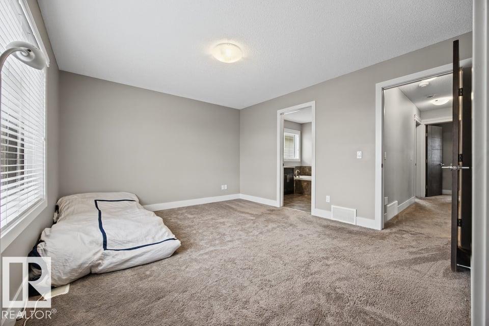 7627 181 Av Nw Property Photo 18