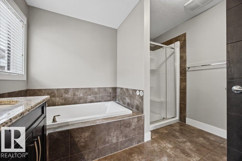 7627 181 Av Nw Property Photo 21
