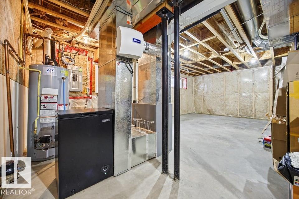 7627 181 Av Nw Property Photo 30