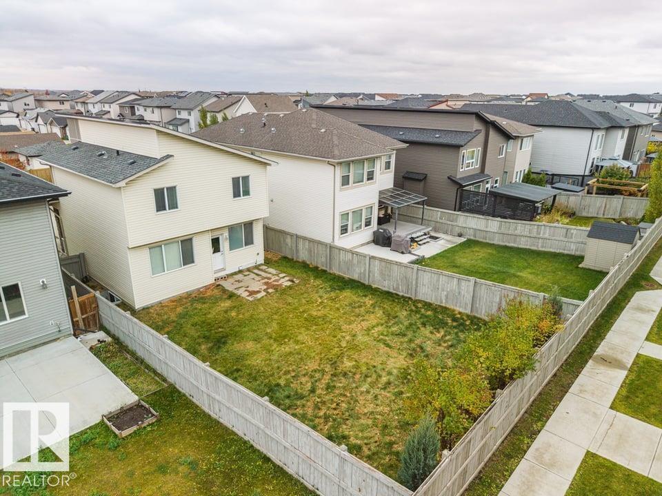 7627 181 Av Nw Property Photo 36