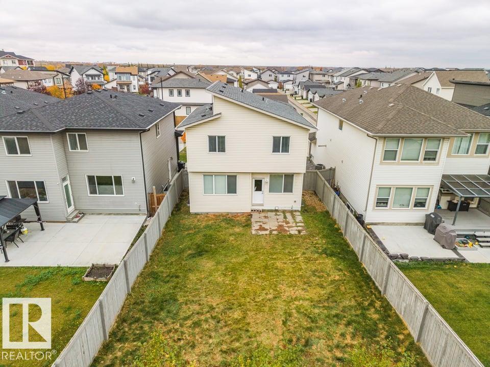 7627 181 Av Nw Property Photo 37