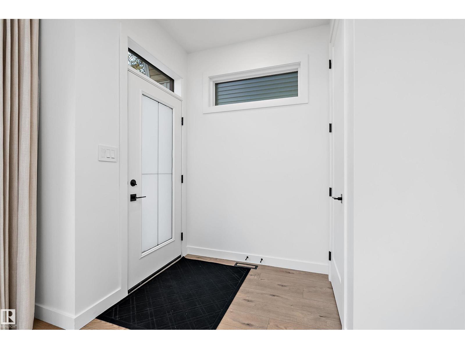 9727 153 St Nw Property Photo 3
