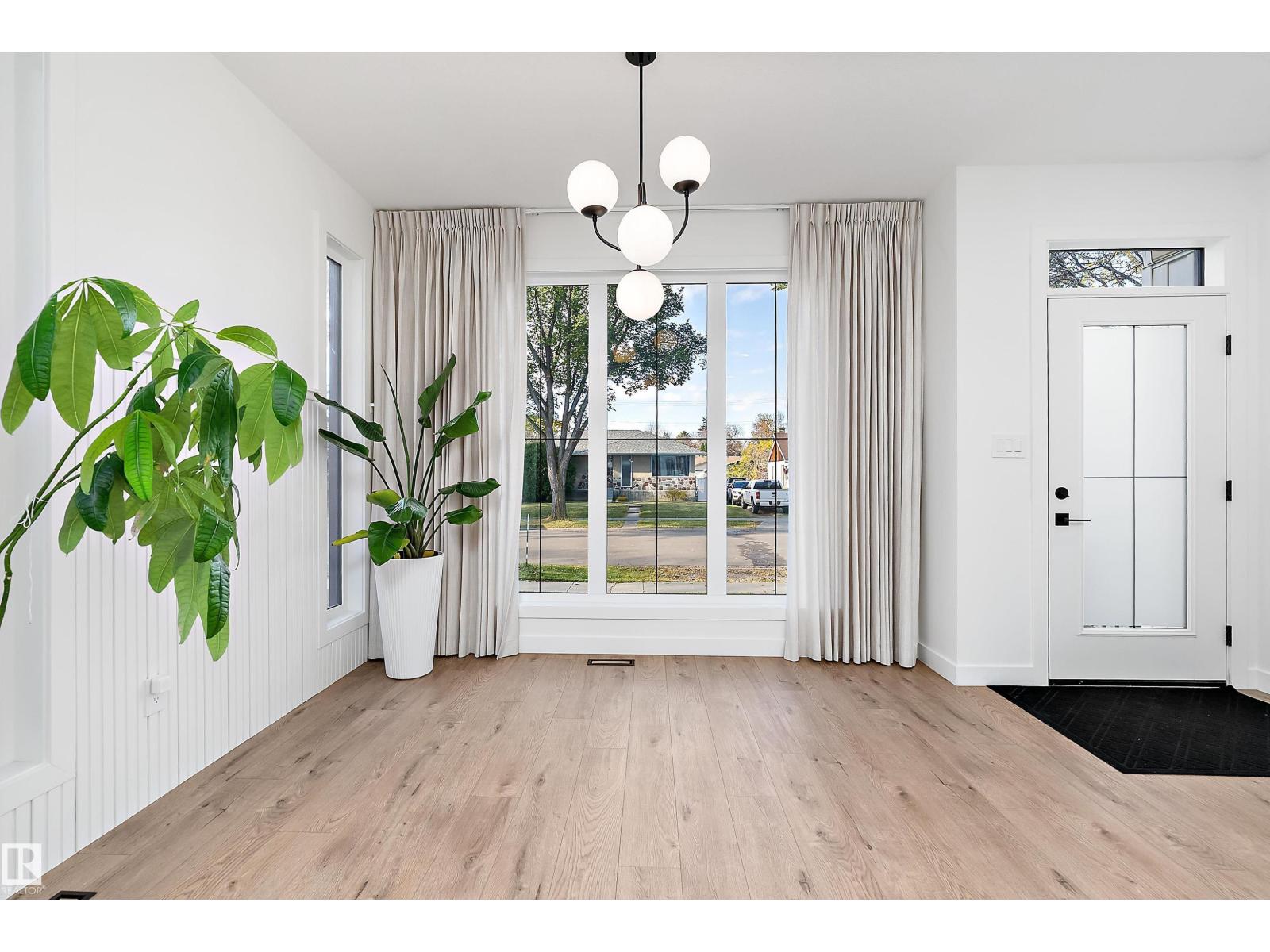 9727 153 St Nw Property Photo 4