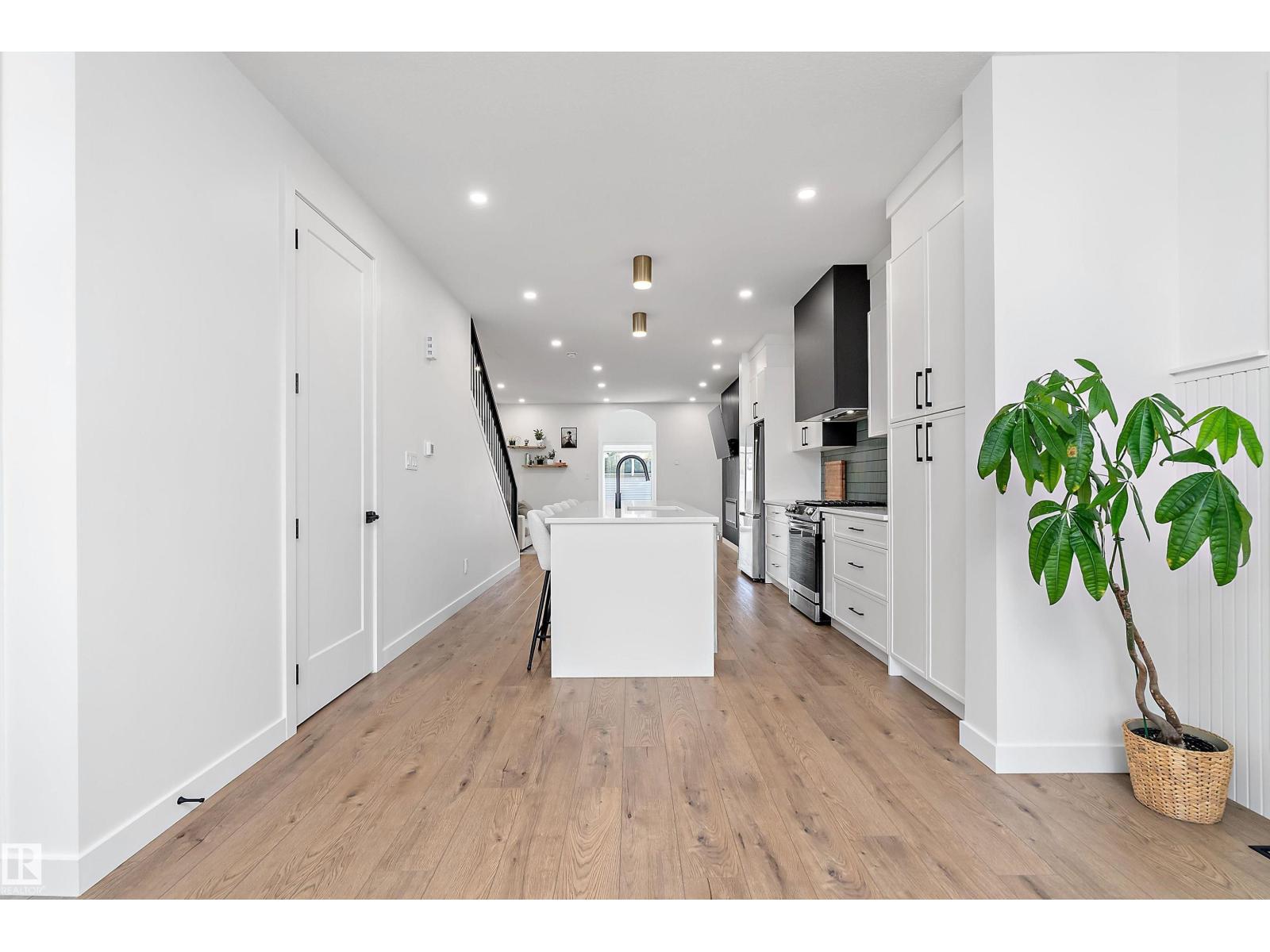 9727 153 St Nw Property Photo 5