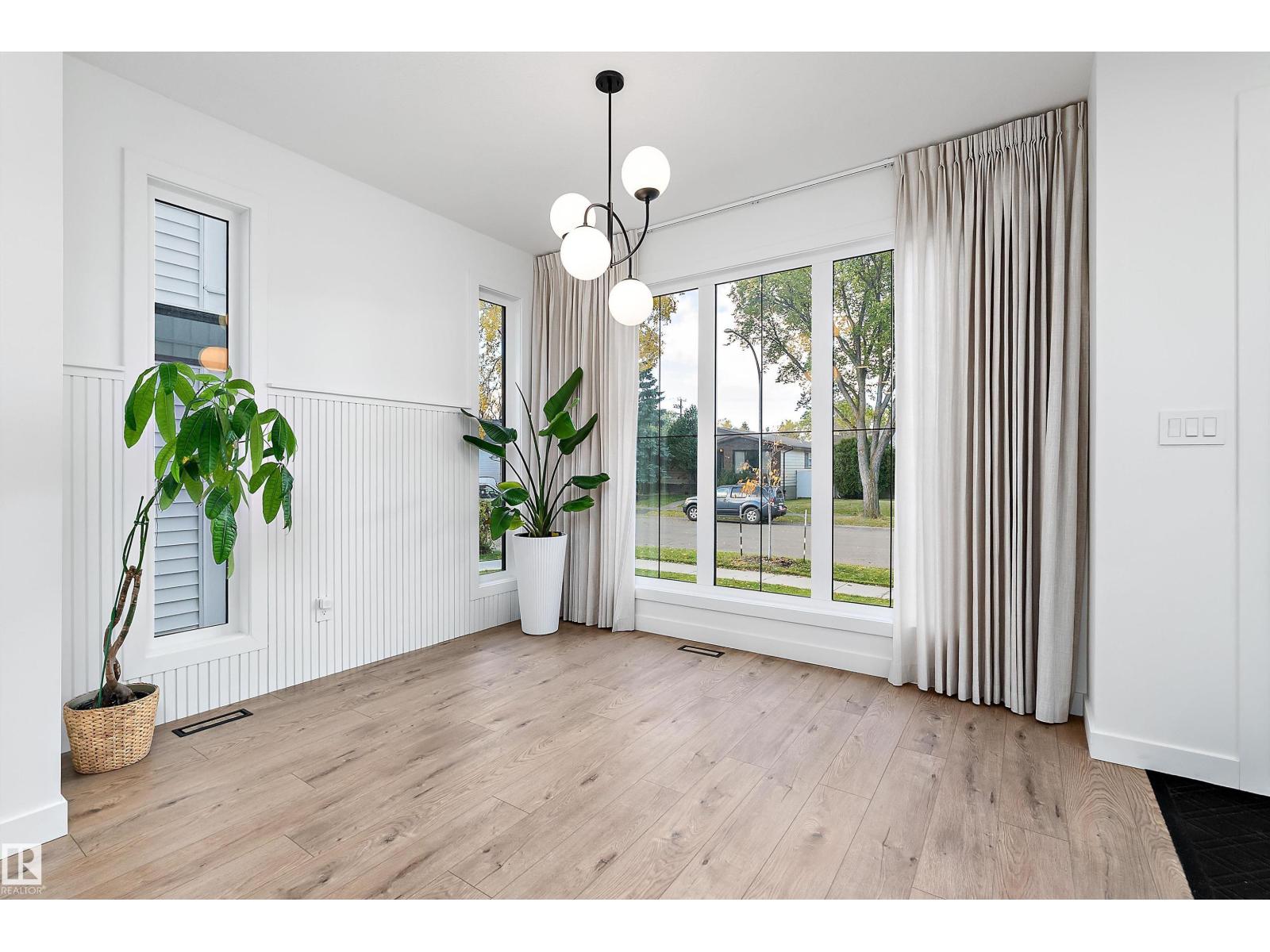 9727 153 St Nw Property Photo 6