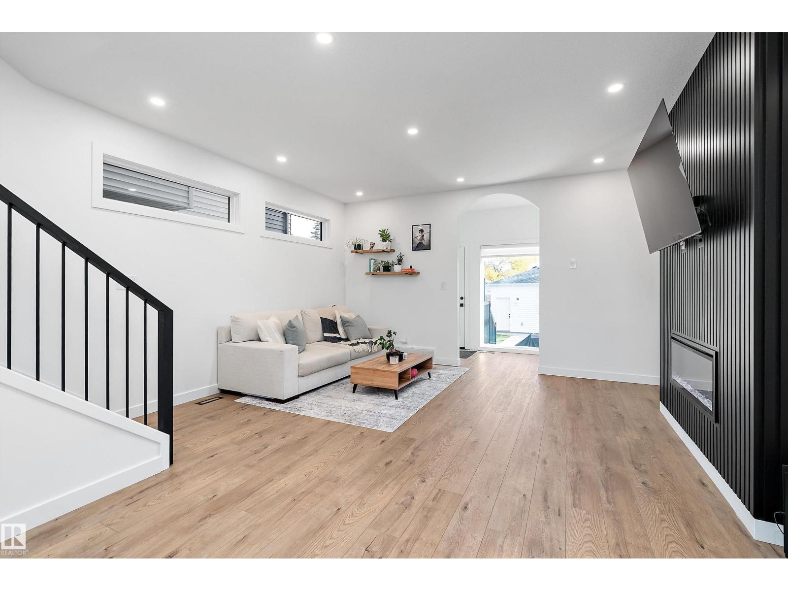 9727 153 St Nw Property Photo 13
