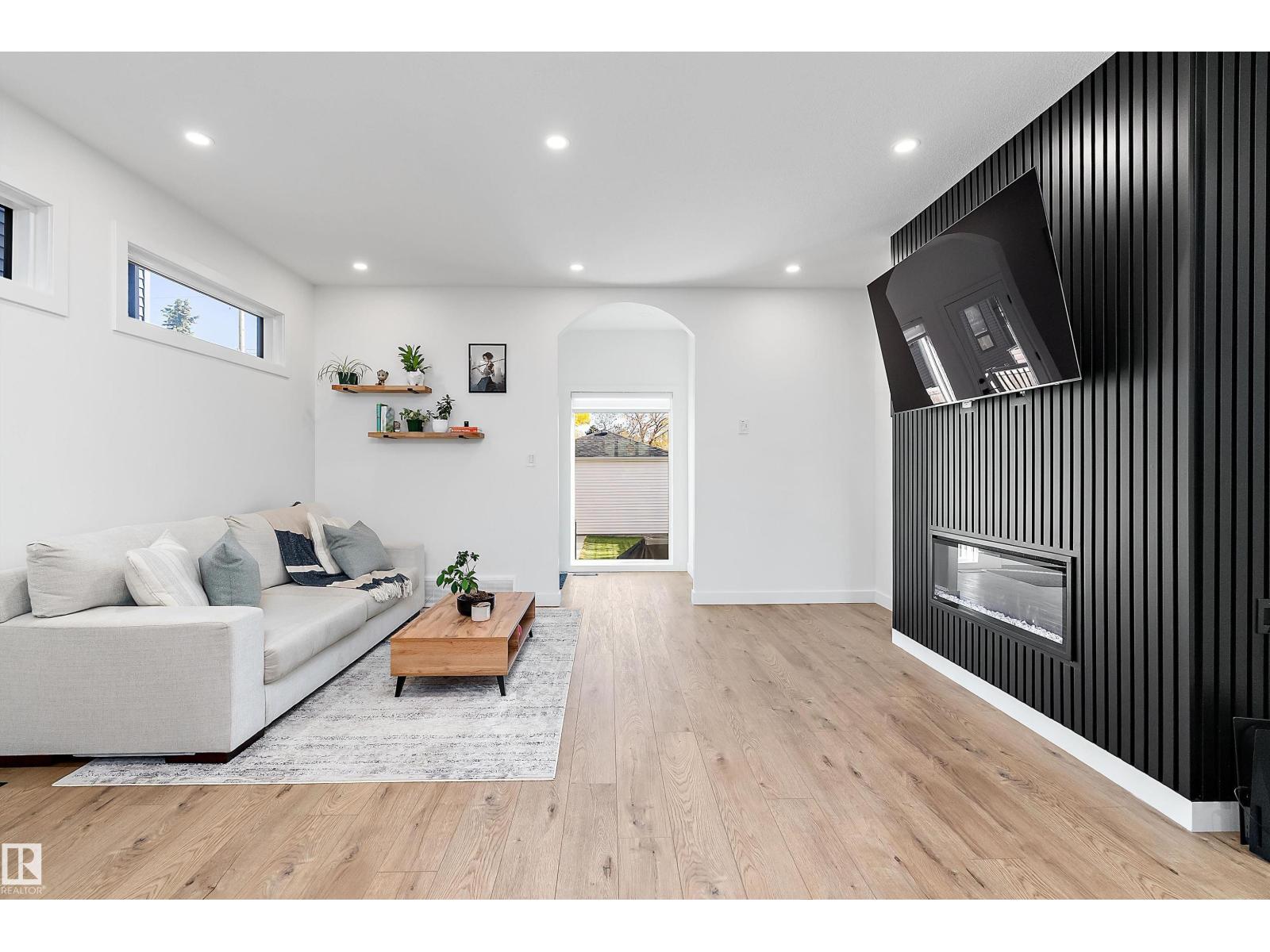 9727 153 St Nw Property Photo 14