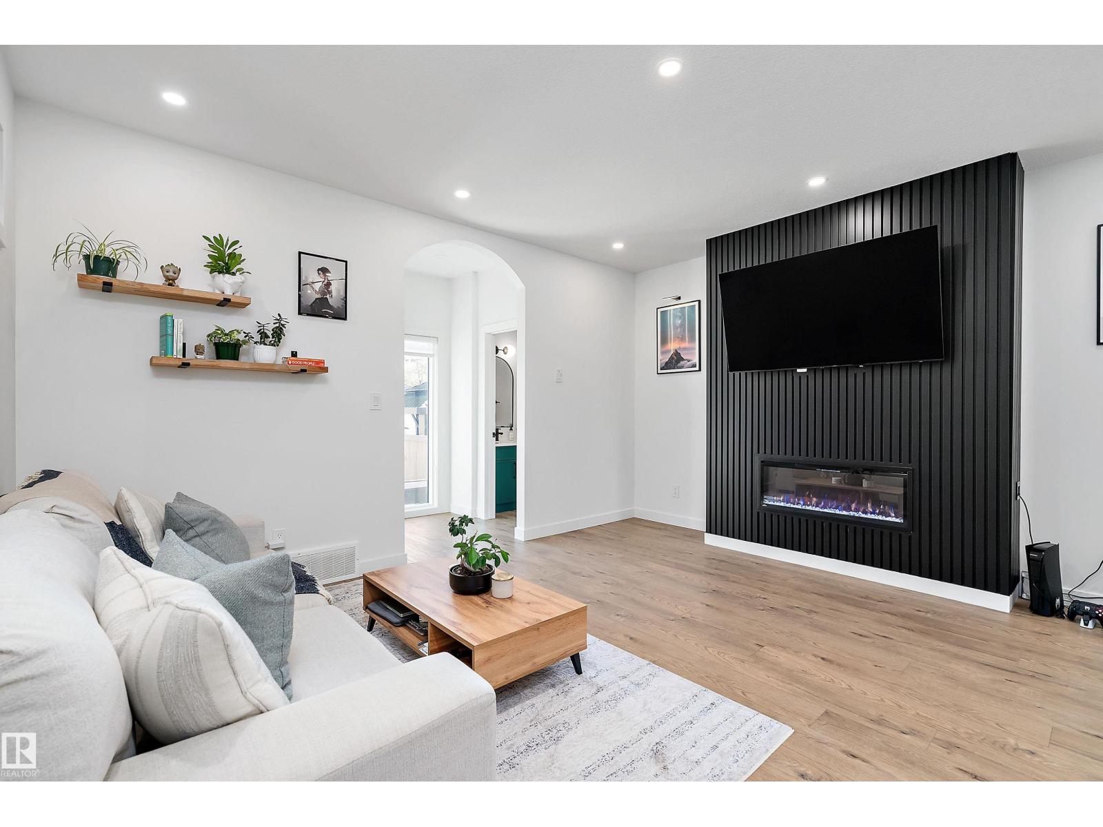9727 153 St Nw Property Photo 15