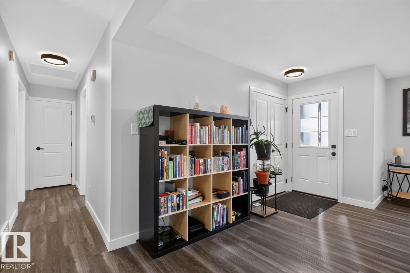 7404 92 Av Nw Property Photo 3