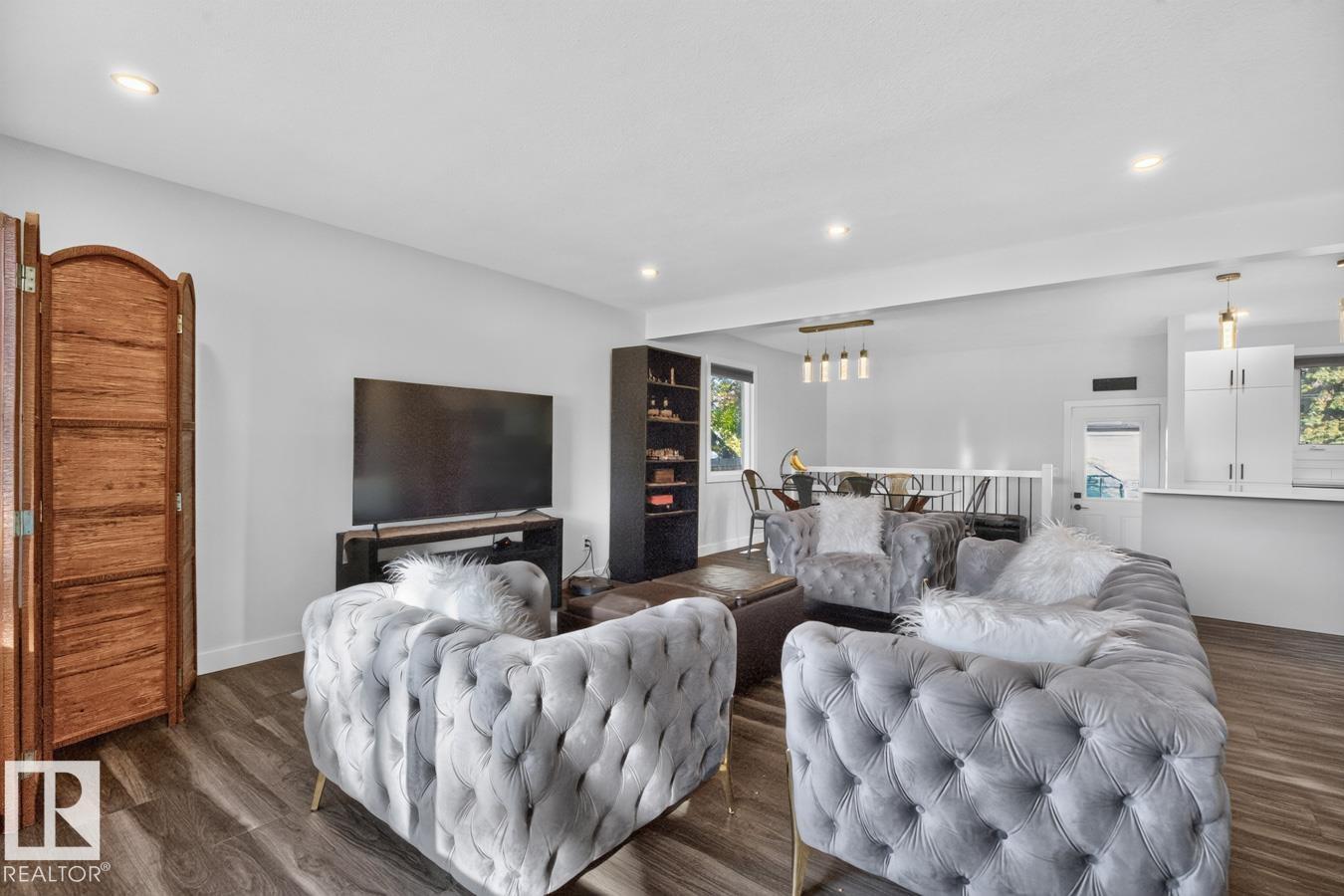 7404 92 Av Nw Property Photo 6