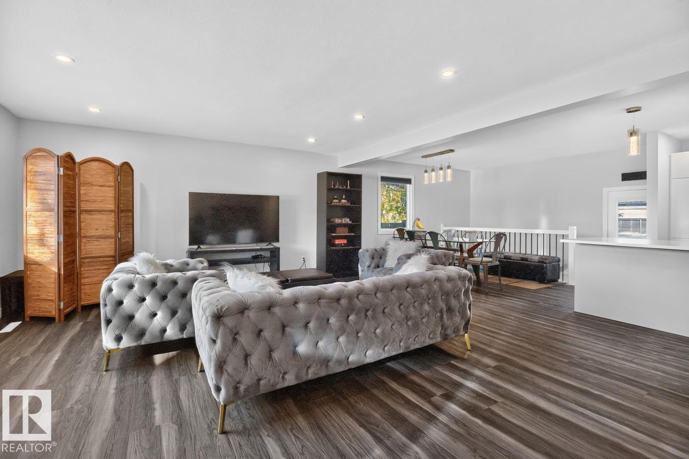 7404 92 Av Nw Property Photo 8