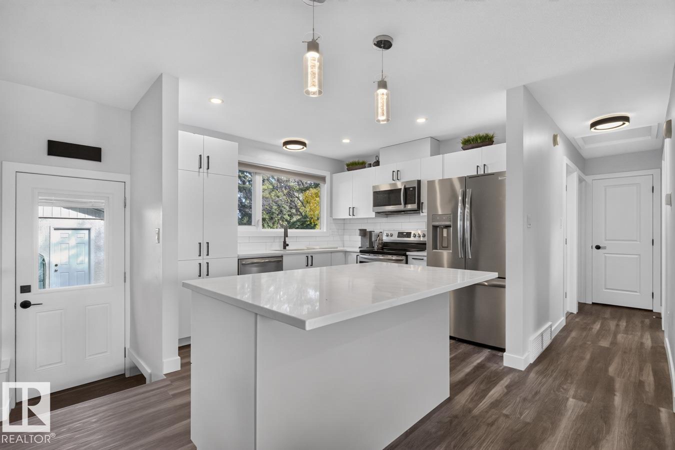 7404 92 Av Nw Property Photo 10