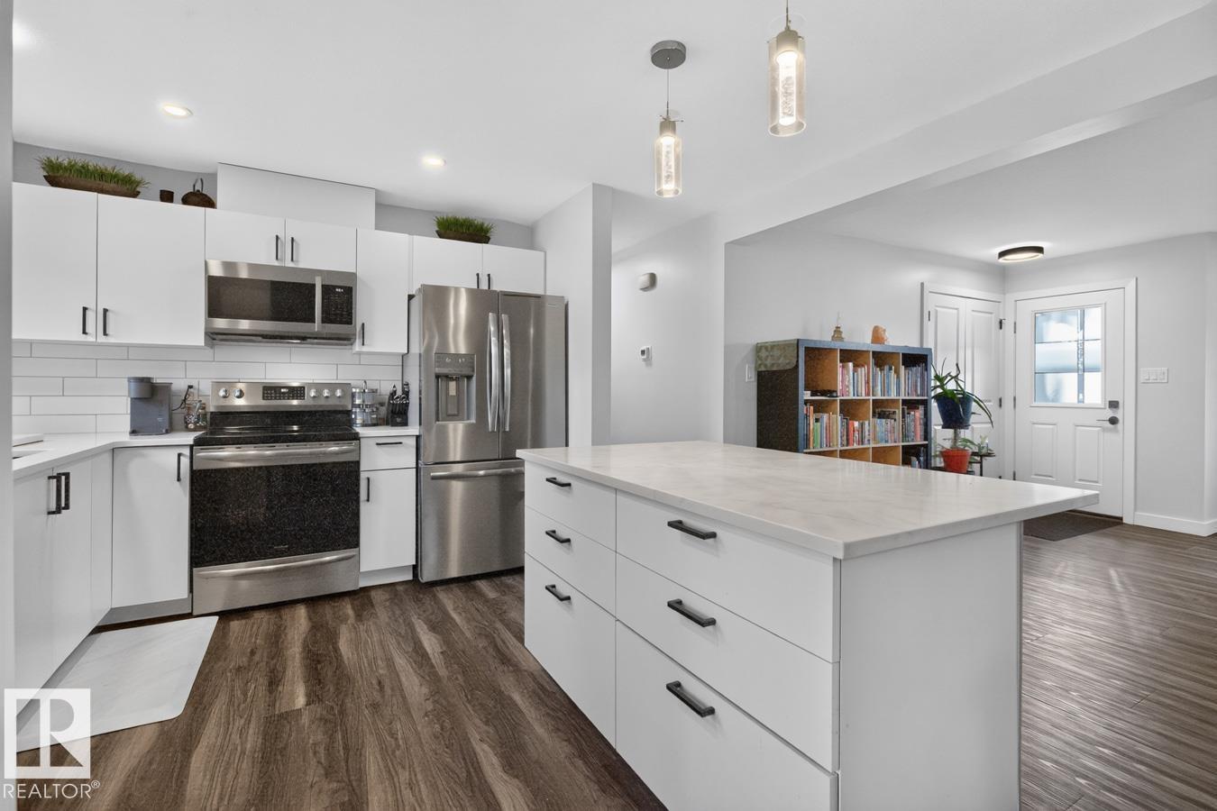 7404 92 Av Nw Property Photo 12
