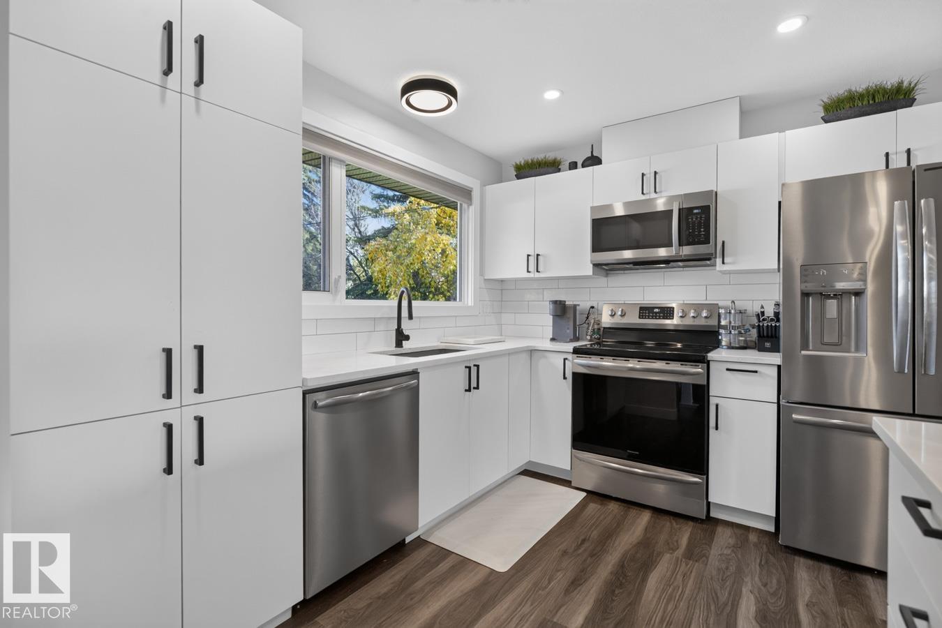 7404 92 Av Nw Property Photo 13