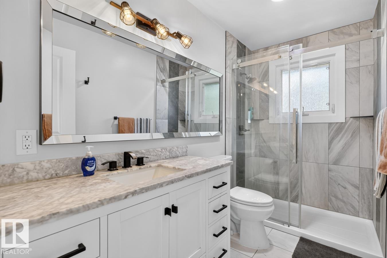 7404 92 Av Nw Property Photo 21