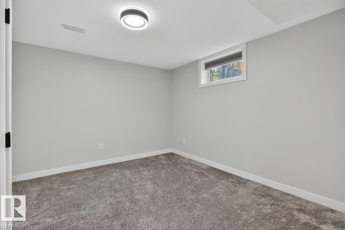7404 92 Av Nw Property Photo 26