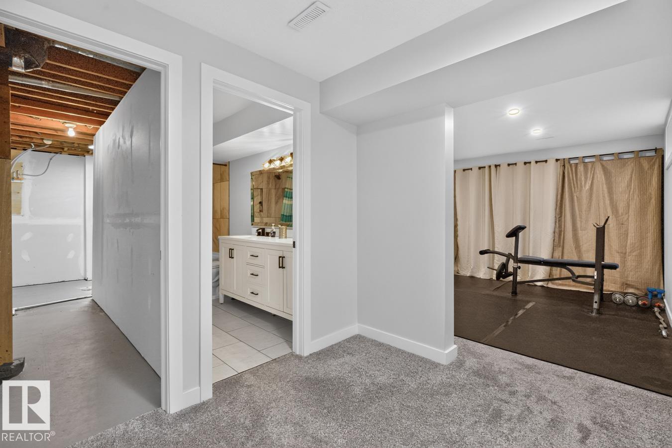 7404 92 Av Nw Property Photo 28