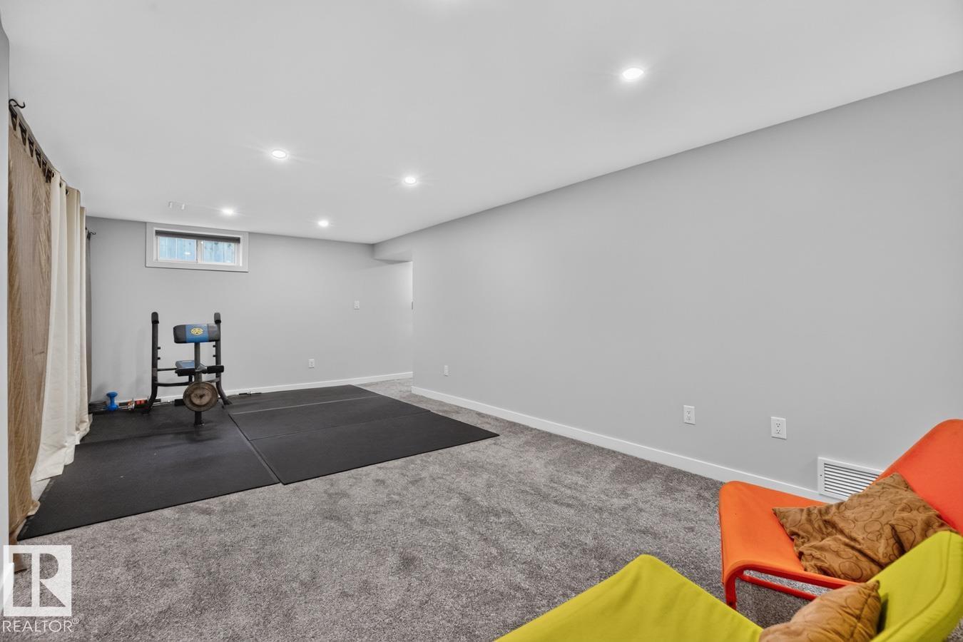 7404 92 Av Nw Property Photo 30