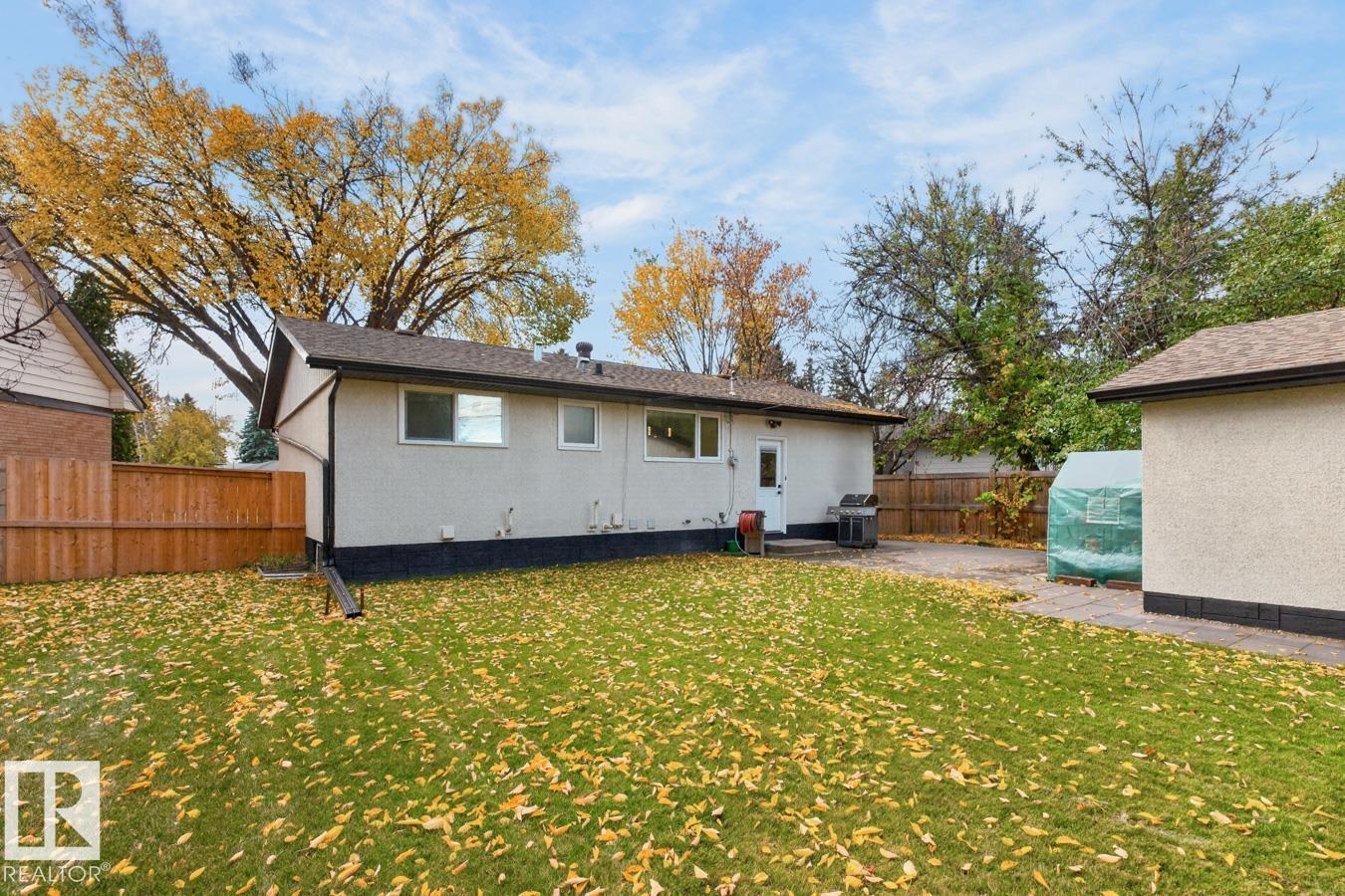 7404 92 Av Nw Property Photo 35