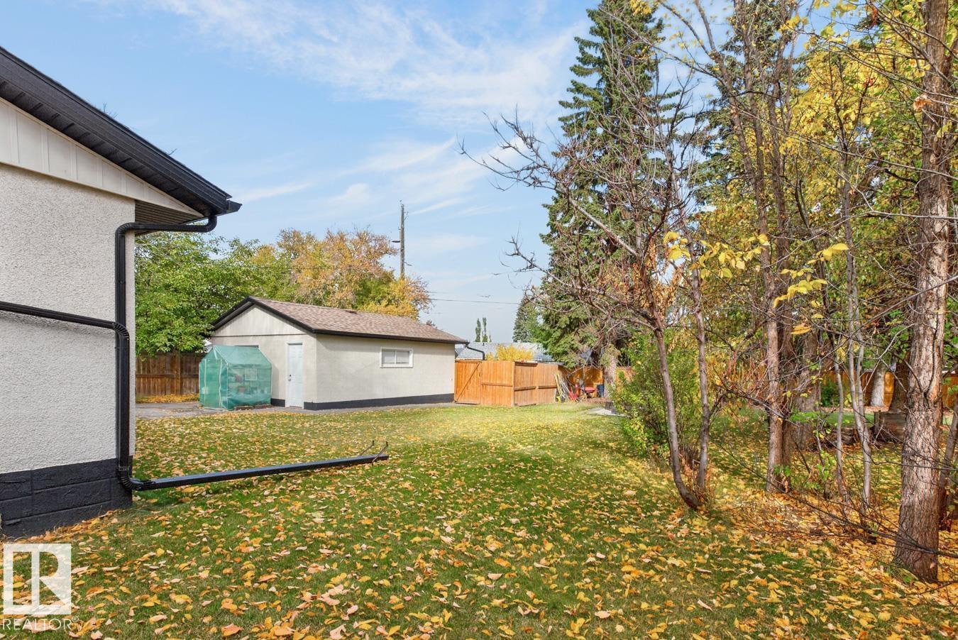 7404 92 Av Nw Property Photo 36