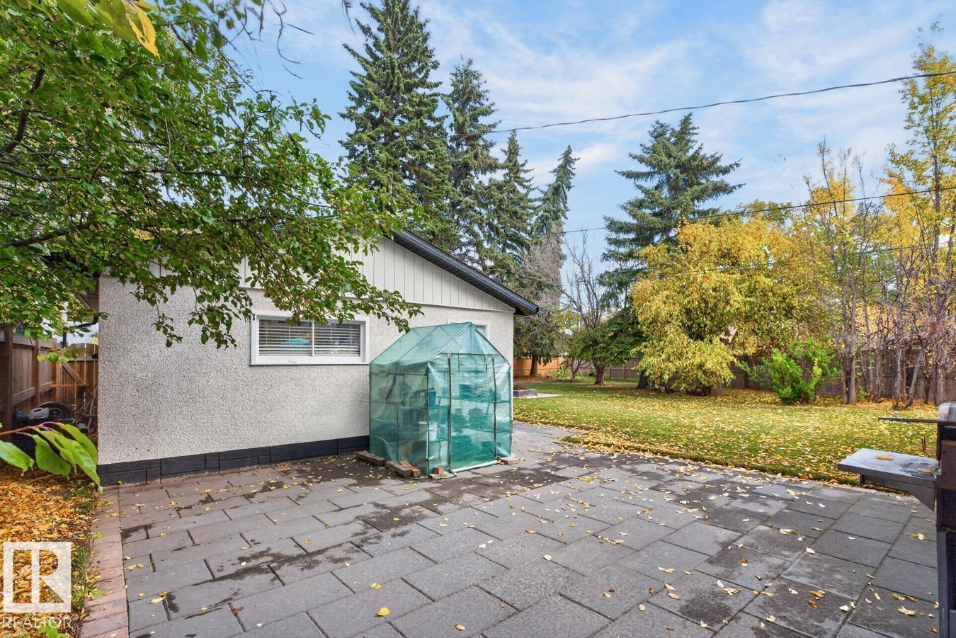 7404 92 Av Nw Property Photo 37
